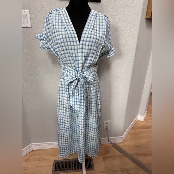 Max Studio Dresses & Skirts - Max studio cute Blue and White Checkered Dress
